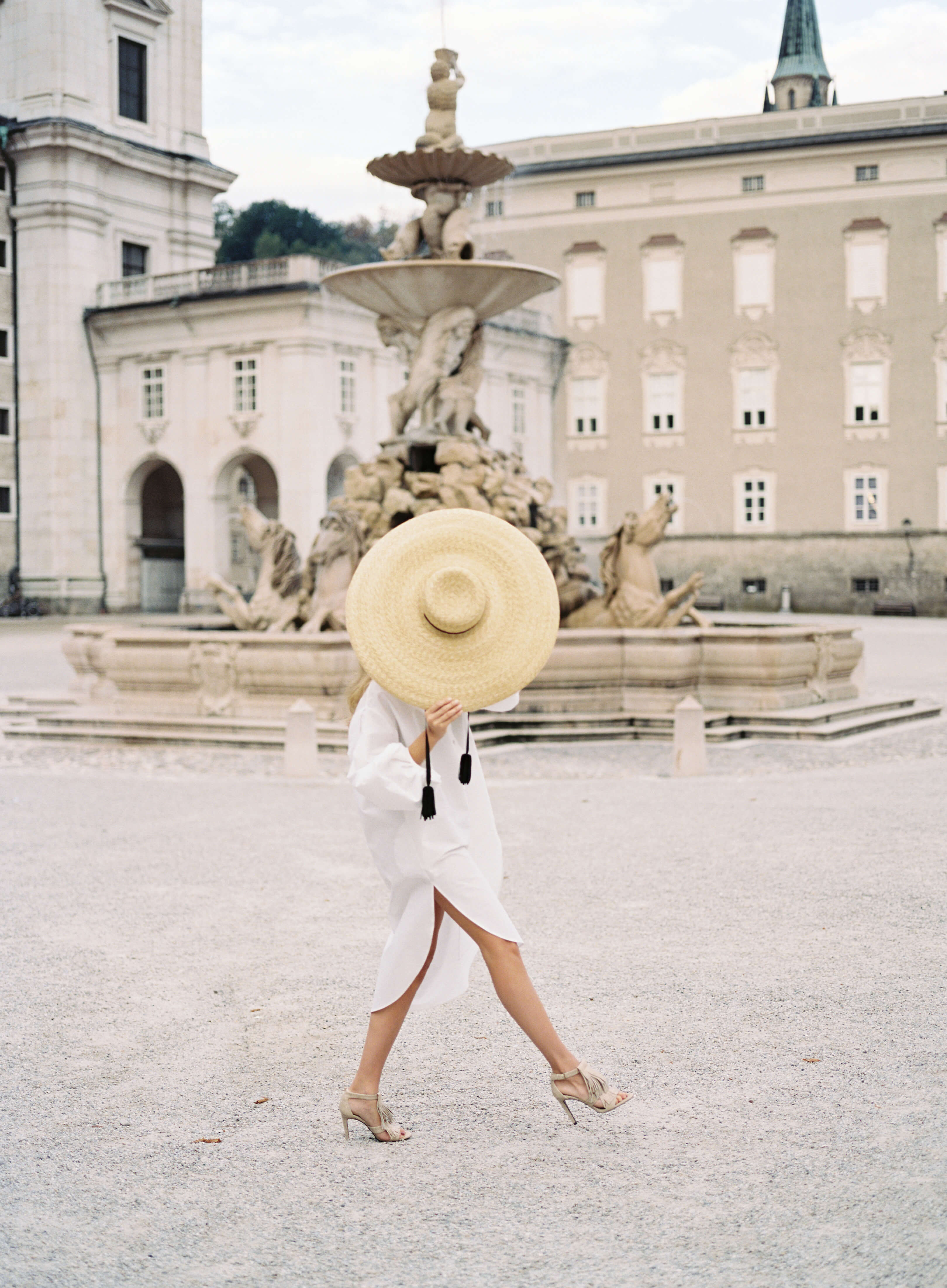 VIVIAN LUK truly embodied the fashion forward honeymoon in Sazburg